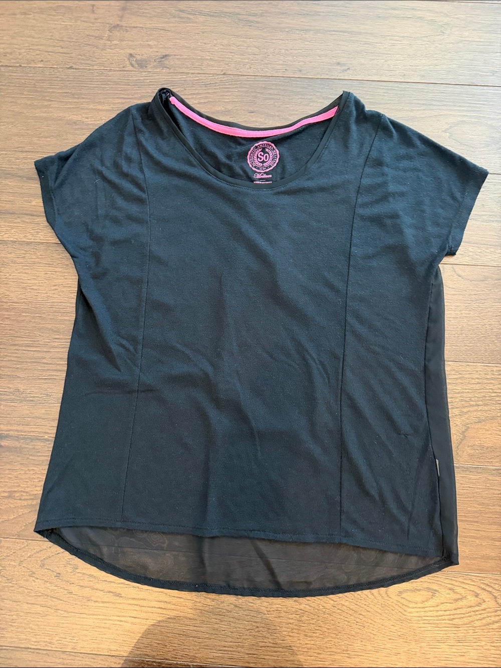 SO Black Short Sleeve Scoop Neck Top with Sheer Back Size Medium - C58-021